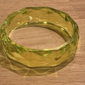 CLEAR FACETED LUCITE HARD PLASTIC BANGLE BRACELET LIME GREEN